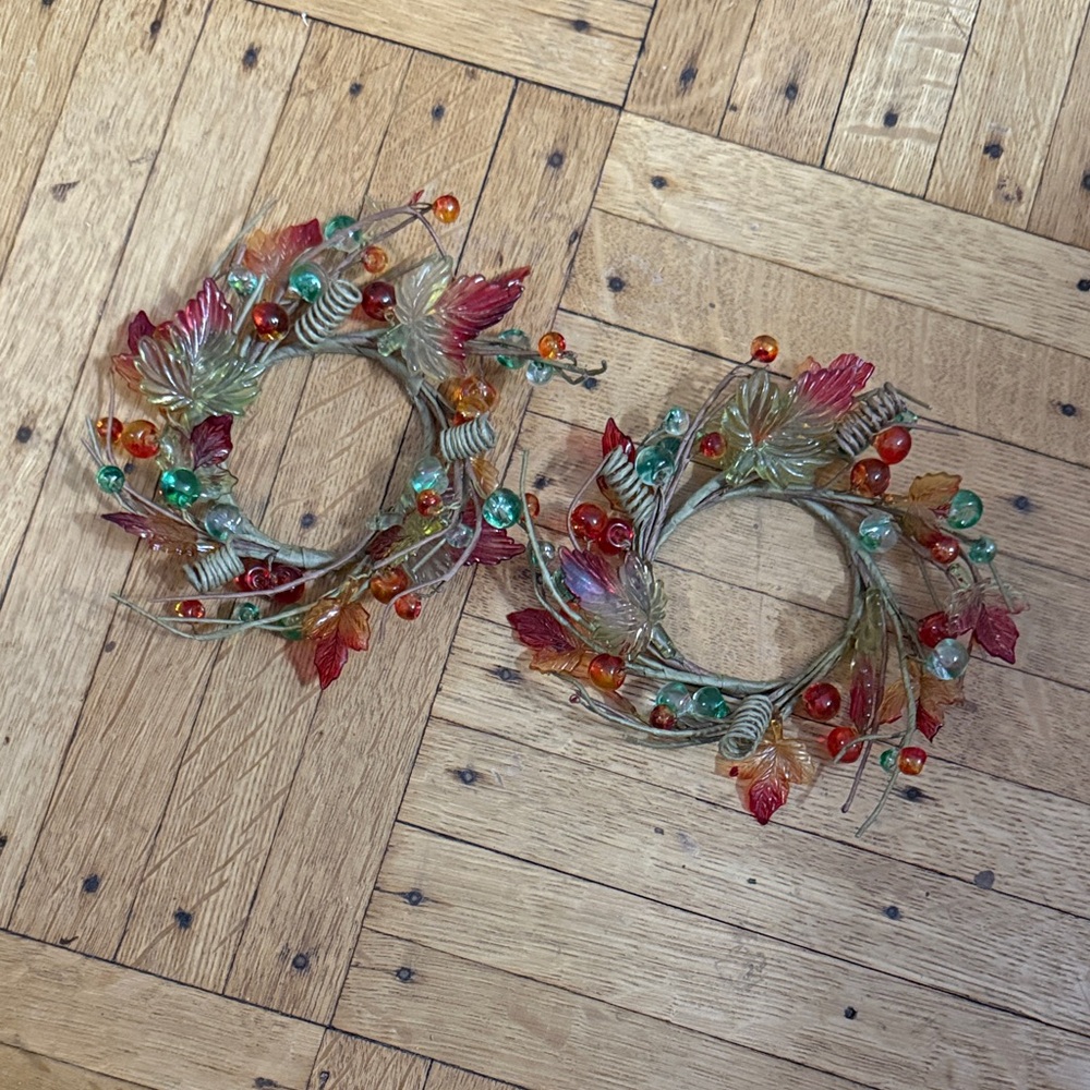 Festive Leaf and Berry Wreath Set